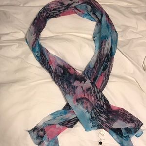 Cute scarf NEVER WORN